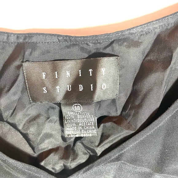 Finity Studio Black Tank Top with White Spiral Design Size 14. - Picture 7 of 12